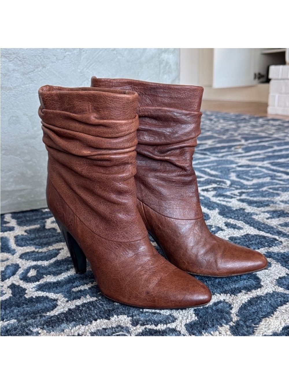 BcbgMaxazria Brown Leather Ruched Heeled Ankle Boots/Booties Sz 8 Western